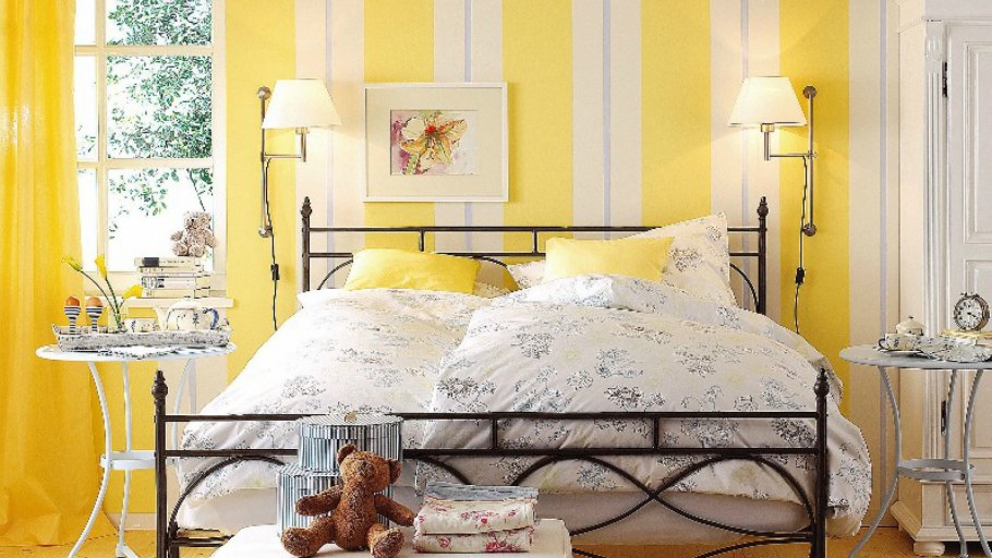 Желтые шторы в интерьере