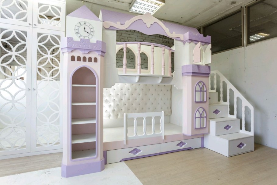 Двухэтажная кровать замок