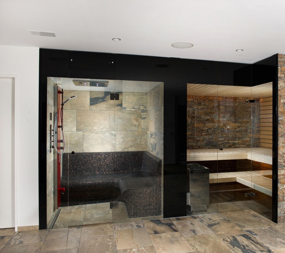 Стеклянная перегородка в сауне