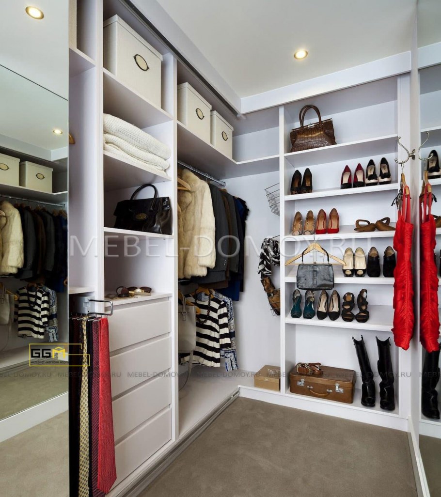 Гардеробная в маленькой комнате