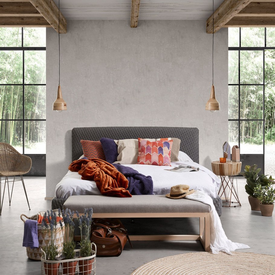 Кровать в старинном скандинавском стиле