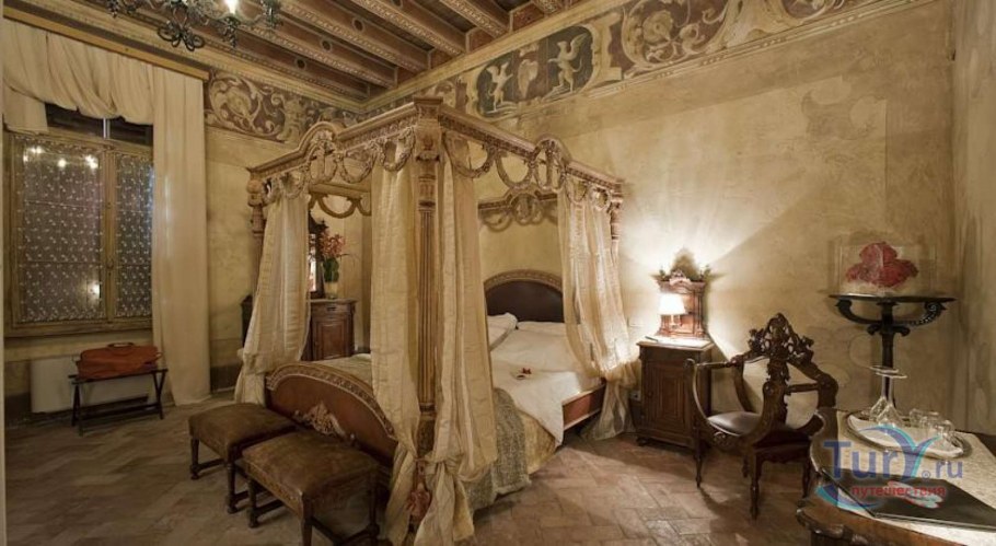 Спальня в замковом стиле