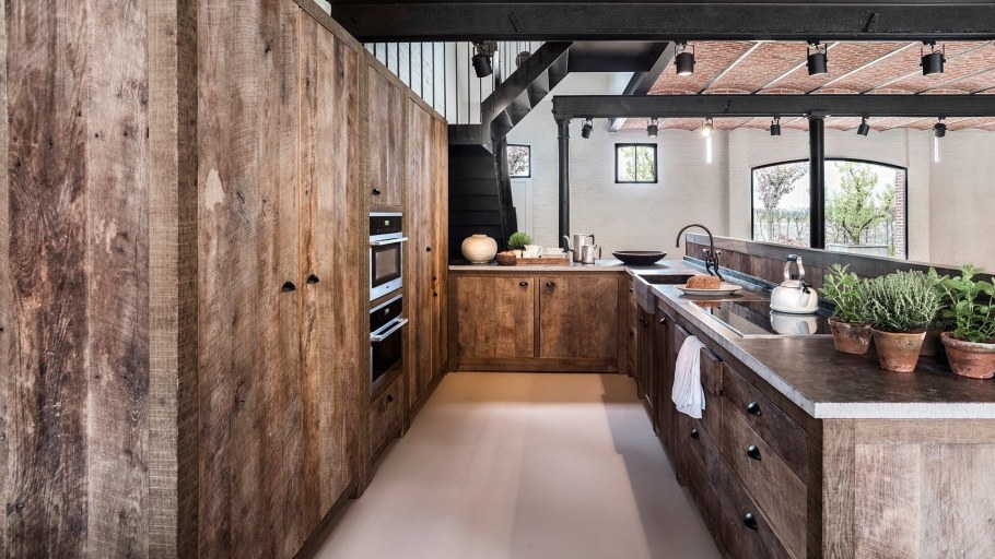 Деревянная кухня в стиле лофт