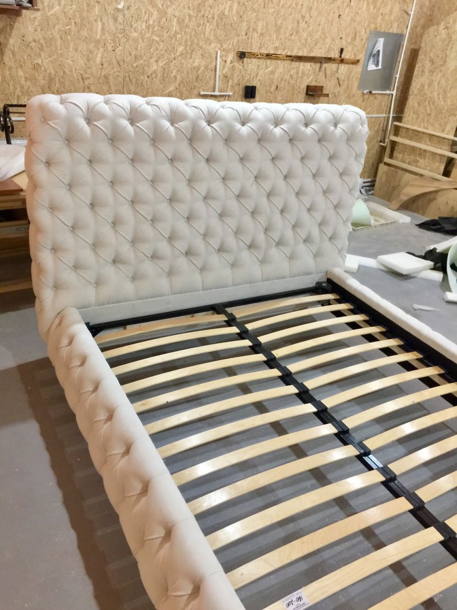 Кровать Виктория с каретной стяжкой квартет