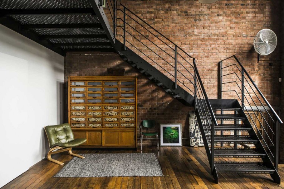 Лестница швеллер лофт