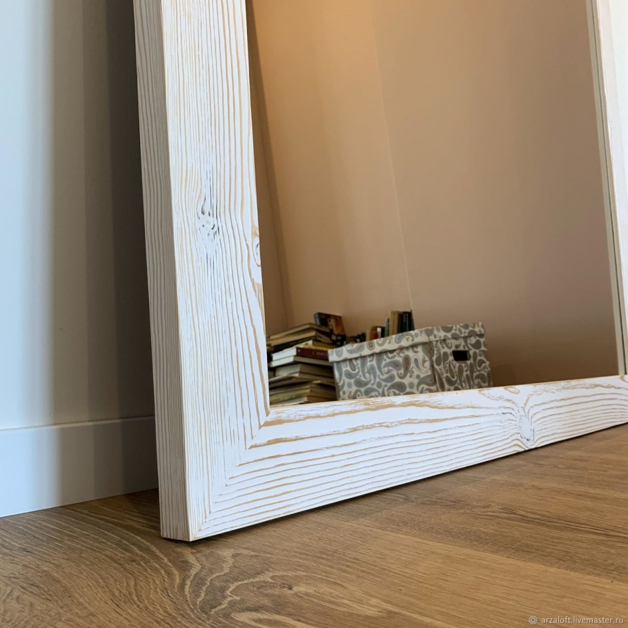 Зеркало модель w 1092 Silver в деревянной раме