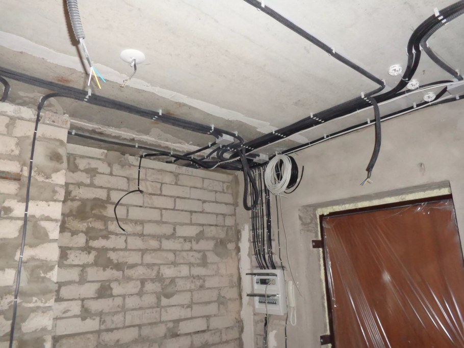 Электрика по потолку