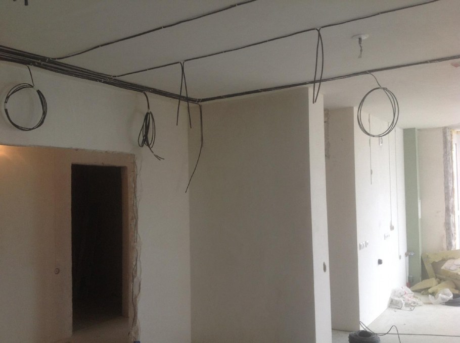 Монтаж розеток и выключателей