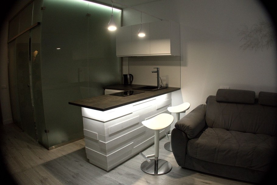 Кухня-гостиная с барной стойкой