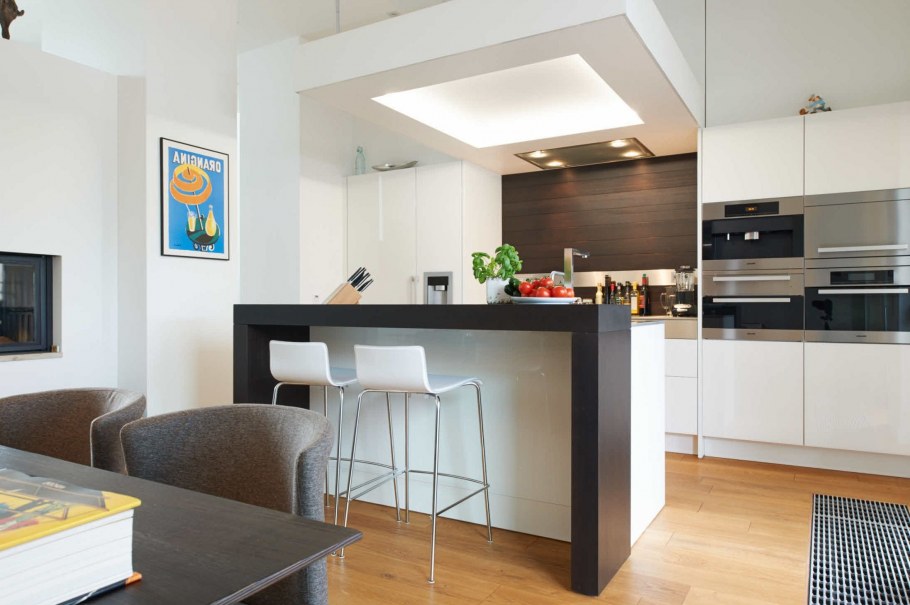 Кухня-гостиная с барной стойкой