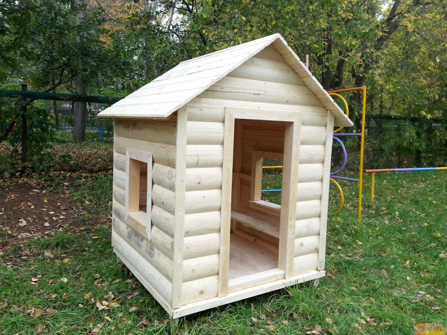 Детский деревянный домик для дачи