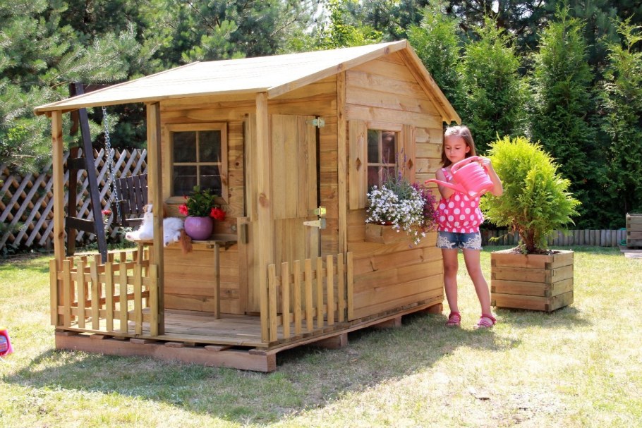 Покраска детского домика