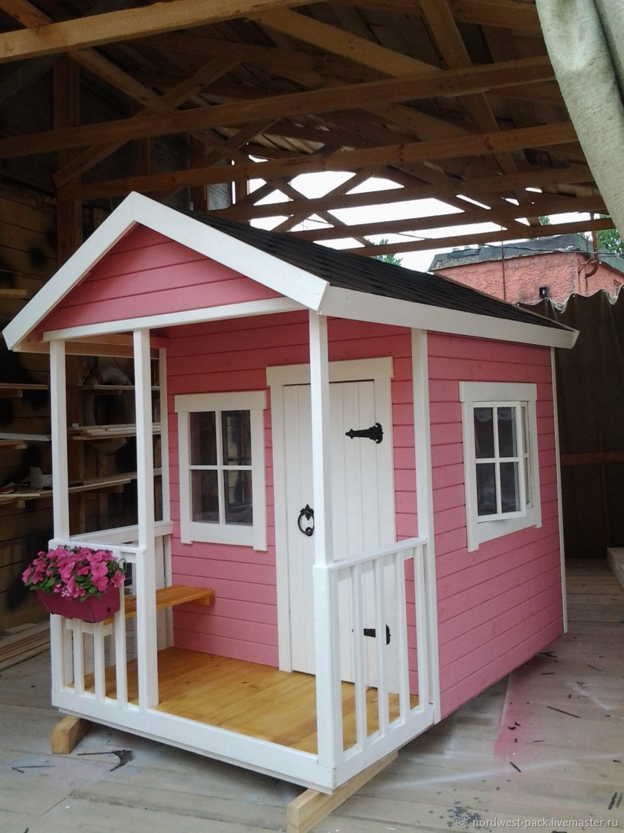 Домик для девочки на даче