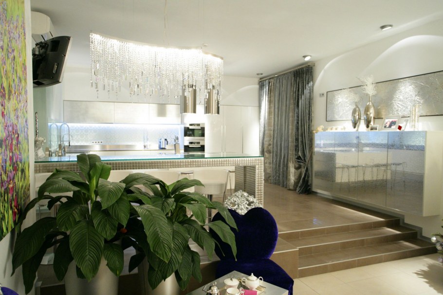 Интерьеры кухонь на подиуме