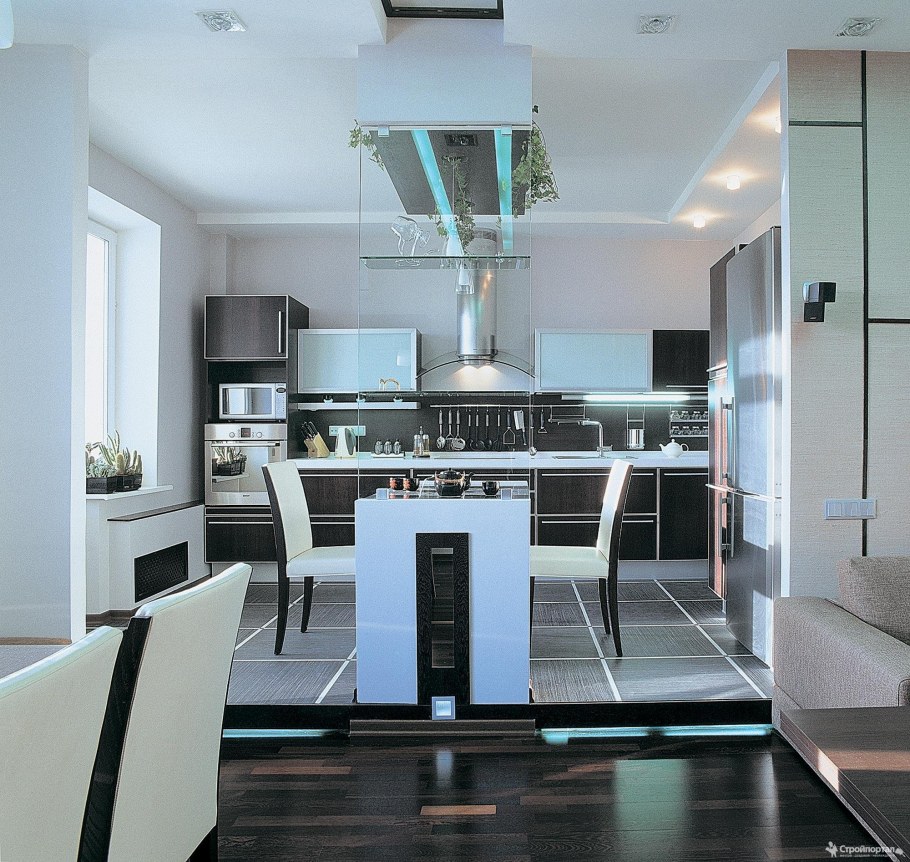 Кухня гостиная со ступенькой