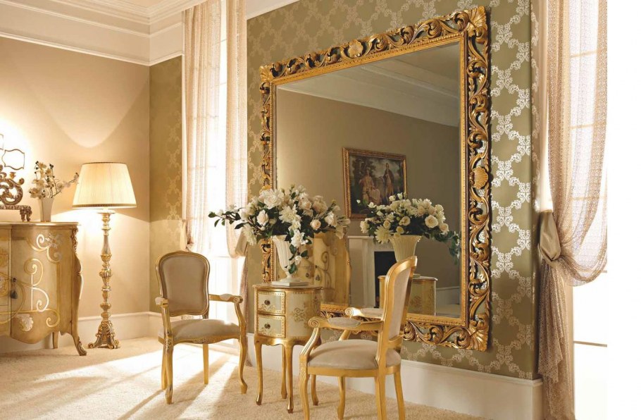 Зеркало в багете в интерьере