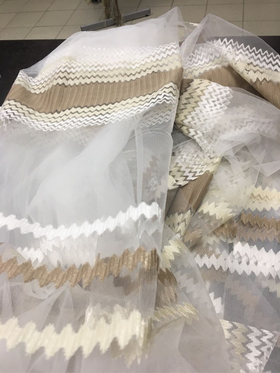 Тюль с зелеными полосками