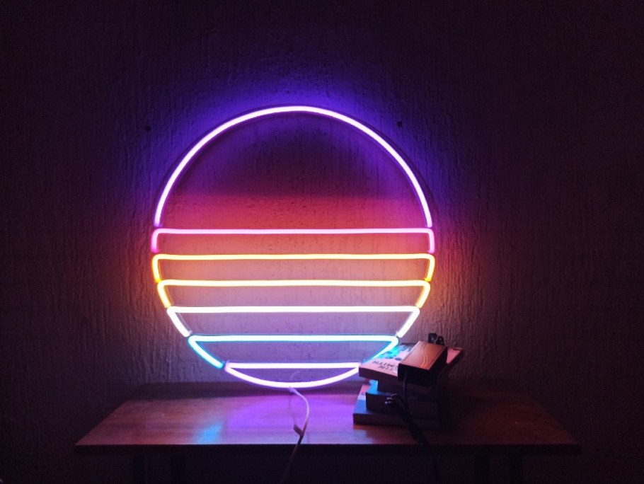 Компьютерный стол с подсветкой