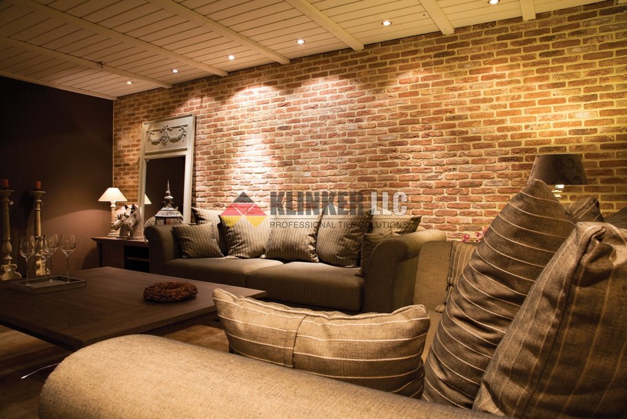 Декоративный кирпич в интерьере гостиной