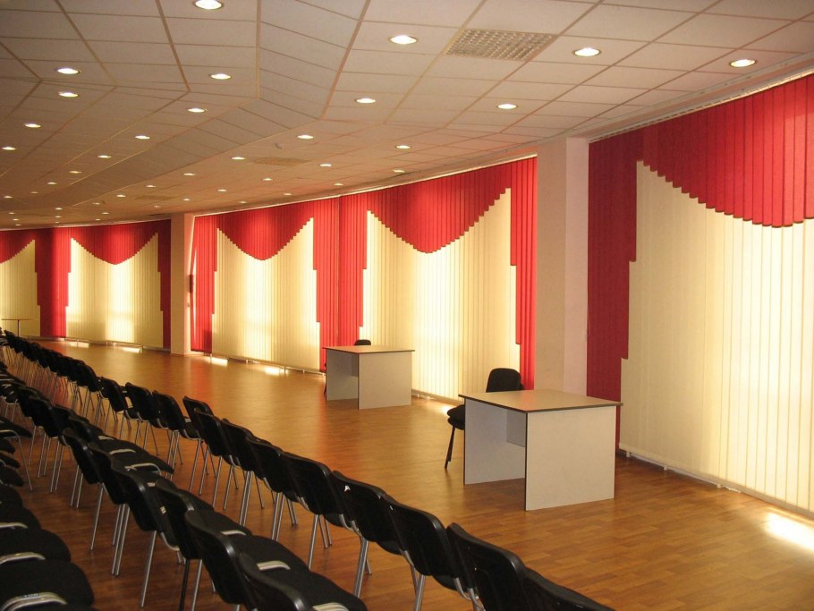 Жалюзи для актового зала школы