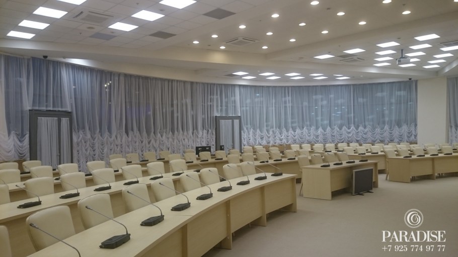 Двери в актовый зал