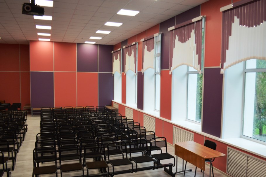 Школа 1788 Анны Ахматовой актовый зал