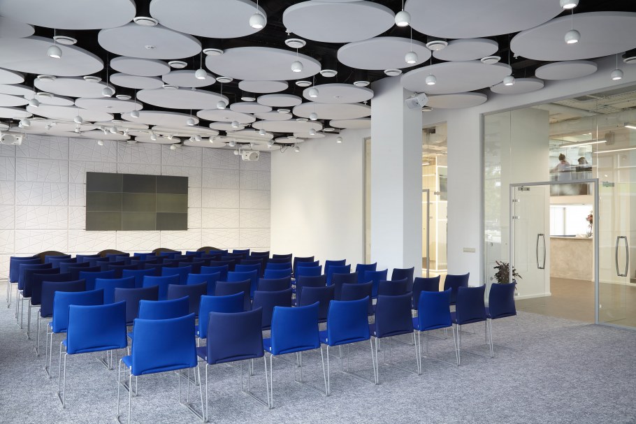 Зал для конференций потолок