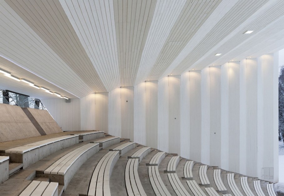 Концертный зал потолок