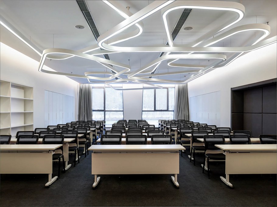Потолок конференц зал