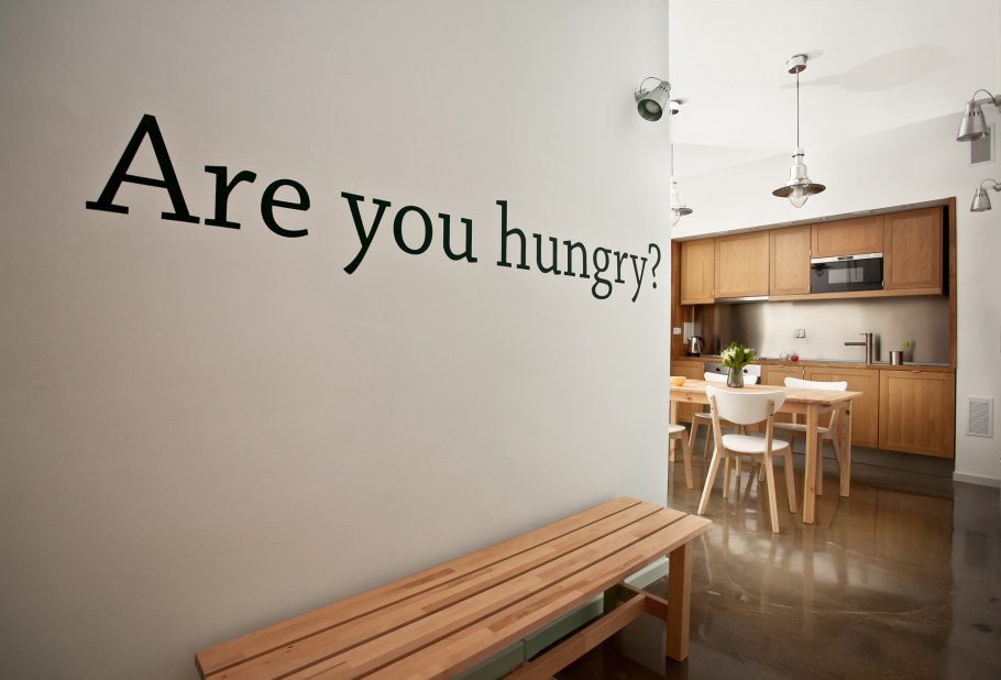 Надписи на стенах в квартире