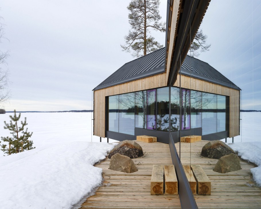 Дом с панорамным окном Скандинавия