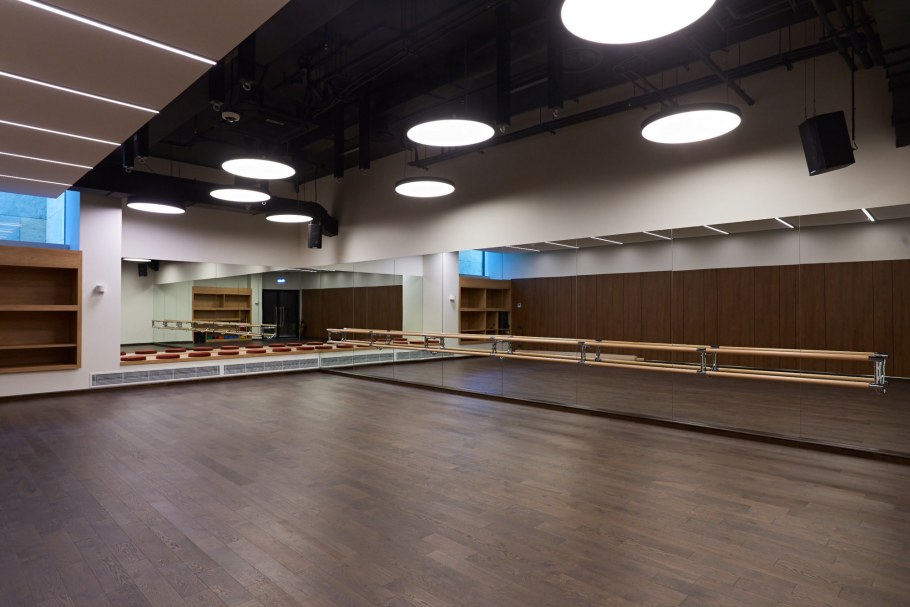 World class Red Side