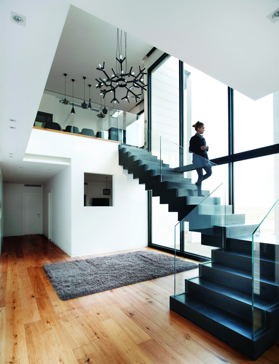Лестница в интерьере таунхауса