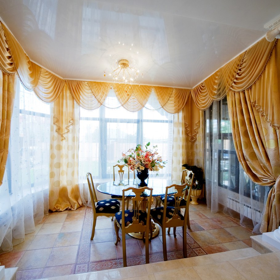 Шторы в гостиную в классическом стиле
