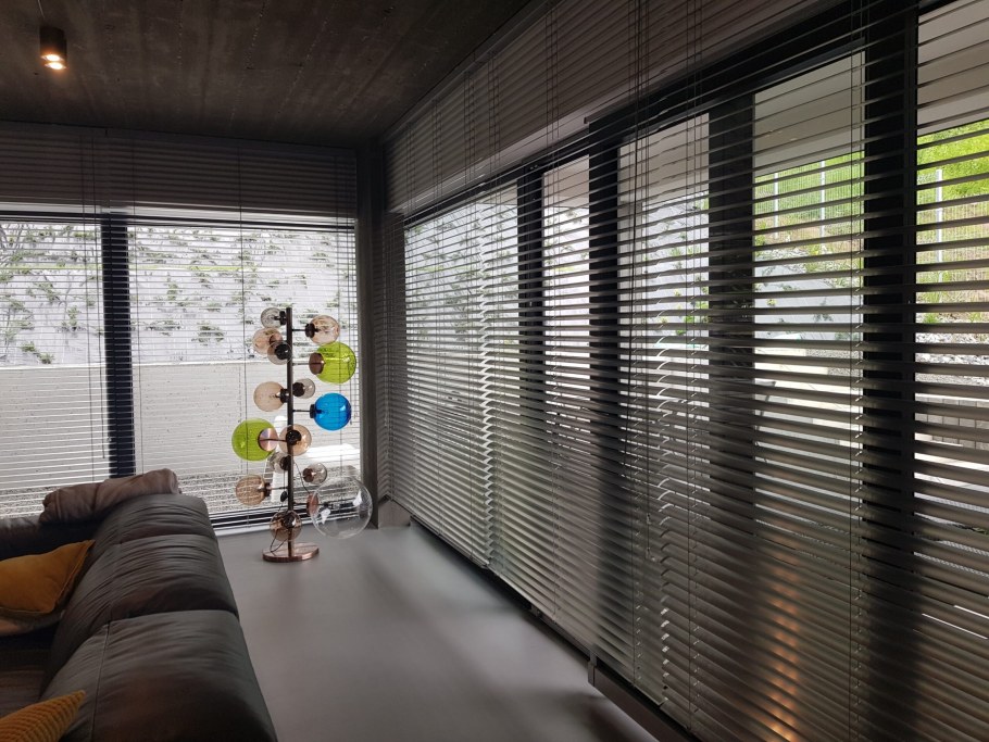 Жалюзи на дверь вертикальные