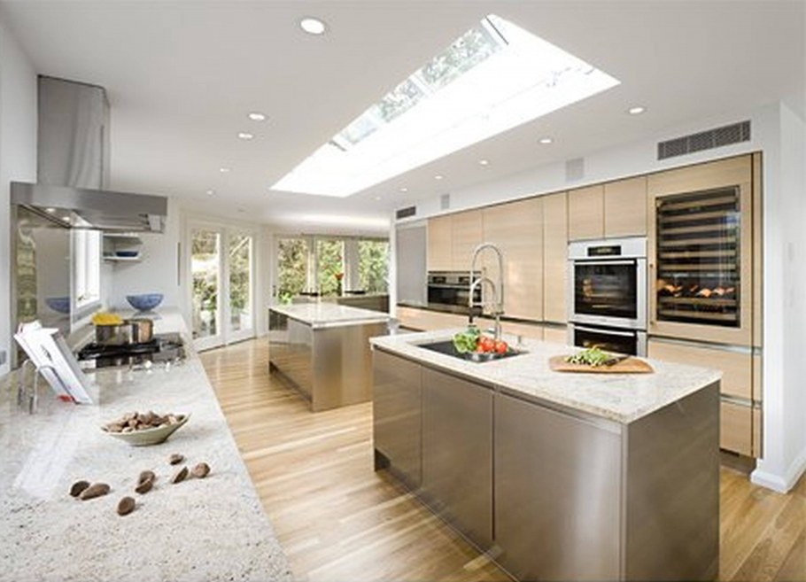 Большая современная кухня