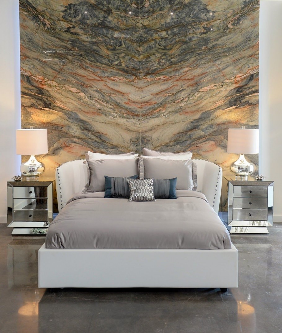 Мрамор на стене