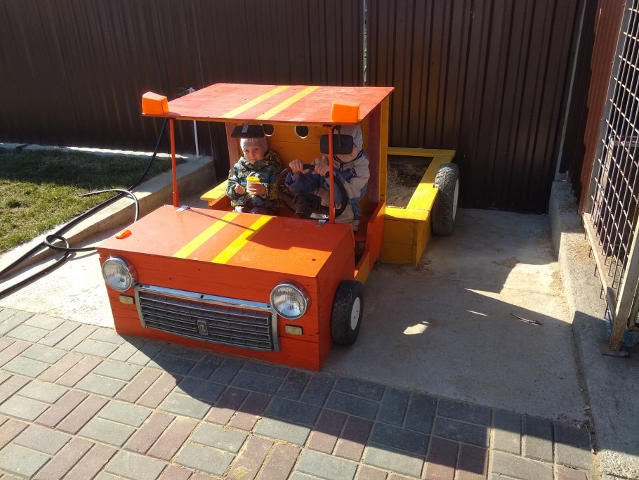 Машинка для песочницы