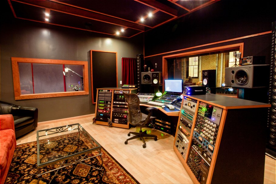 Студия звукозаписи в комнате