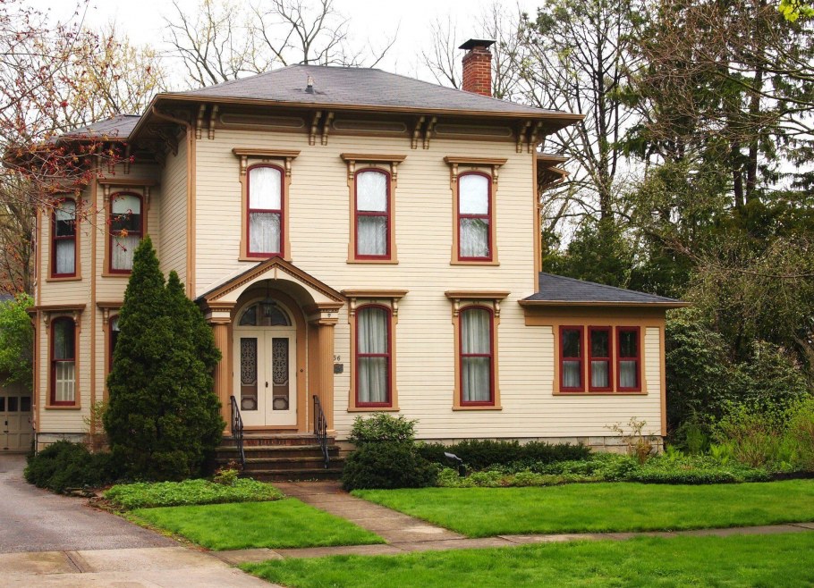 Бежевый особняк