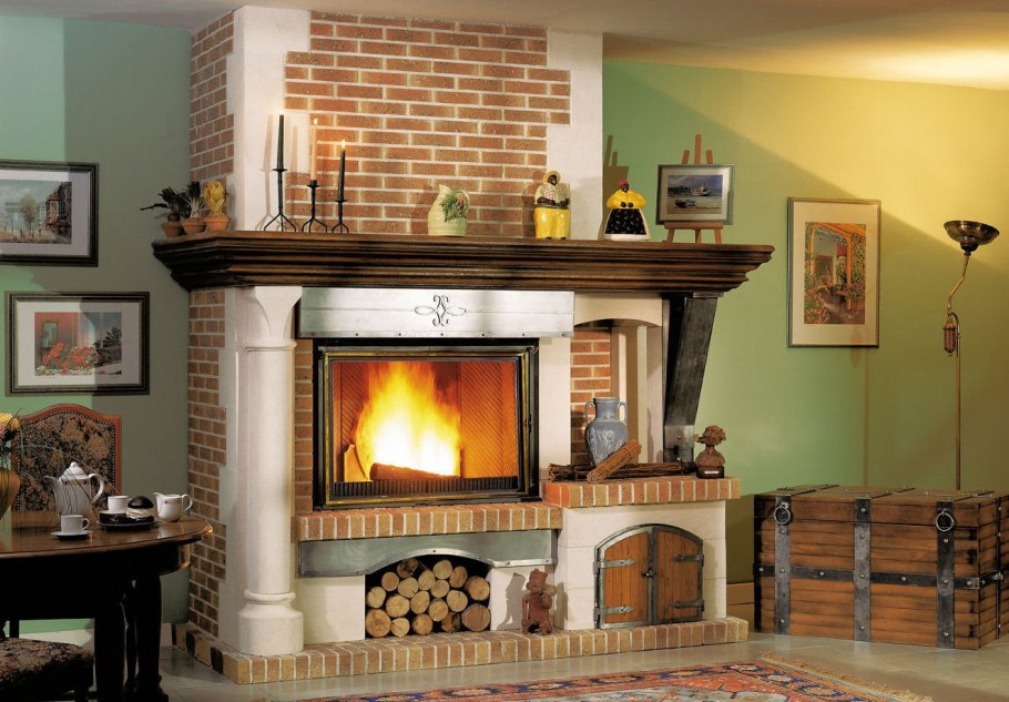 Дровяной камин в стиле Кантри