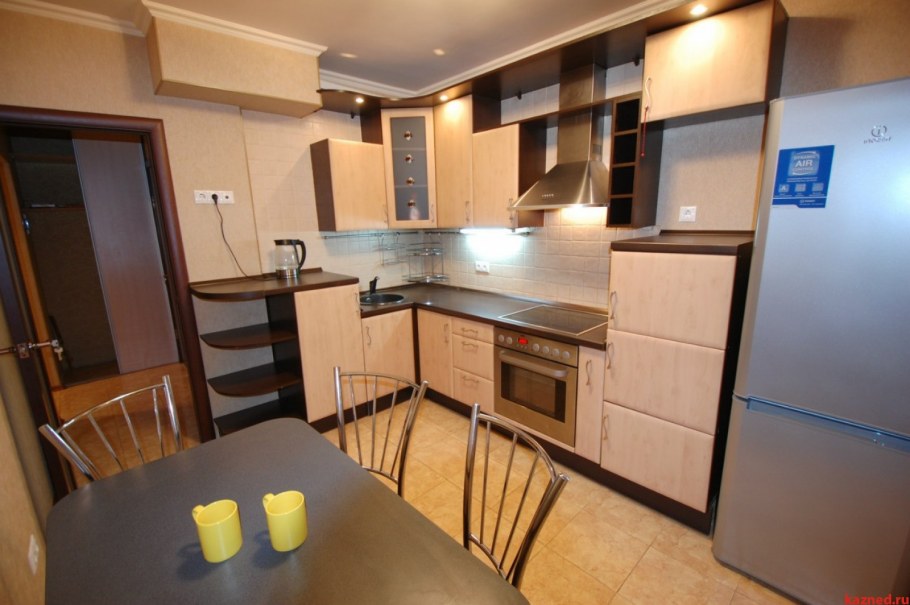Угловая кухня в 2 двухкомнатной квартире