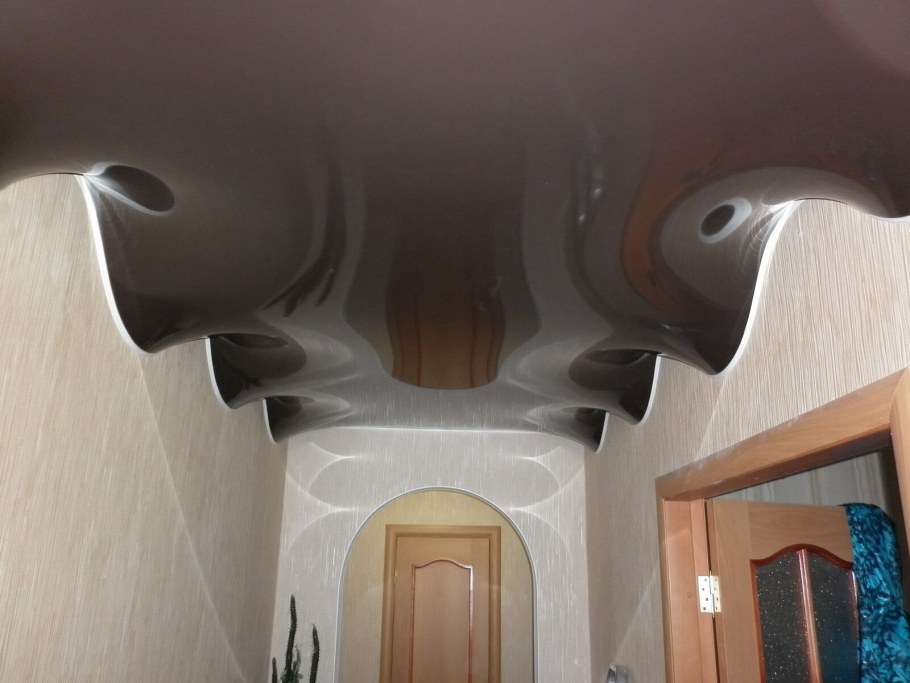 Потолок волной