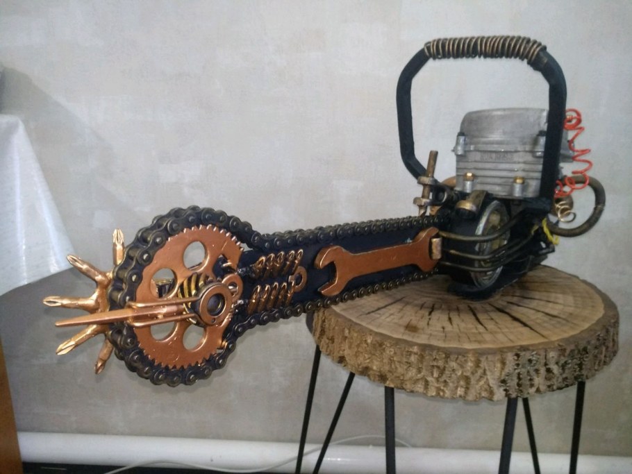 Кровать из водопроводных труб