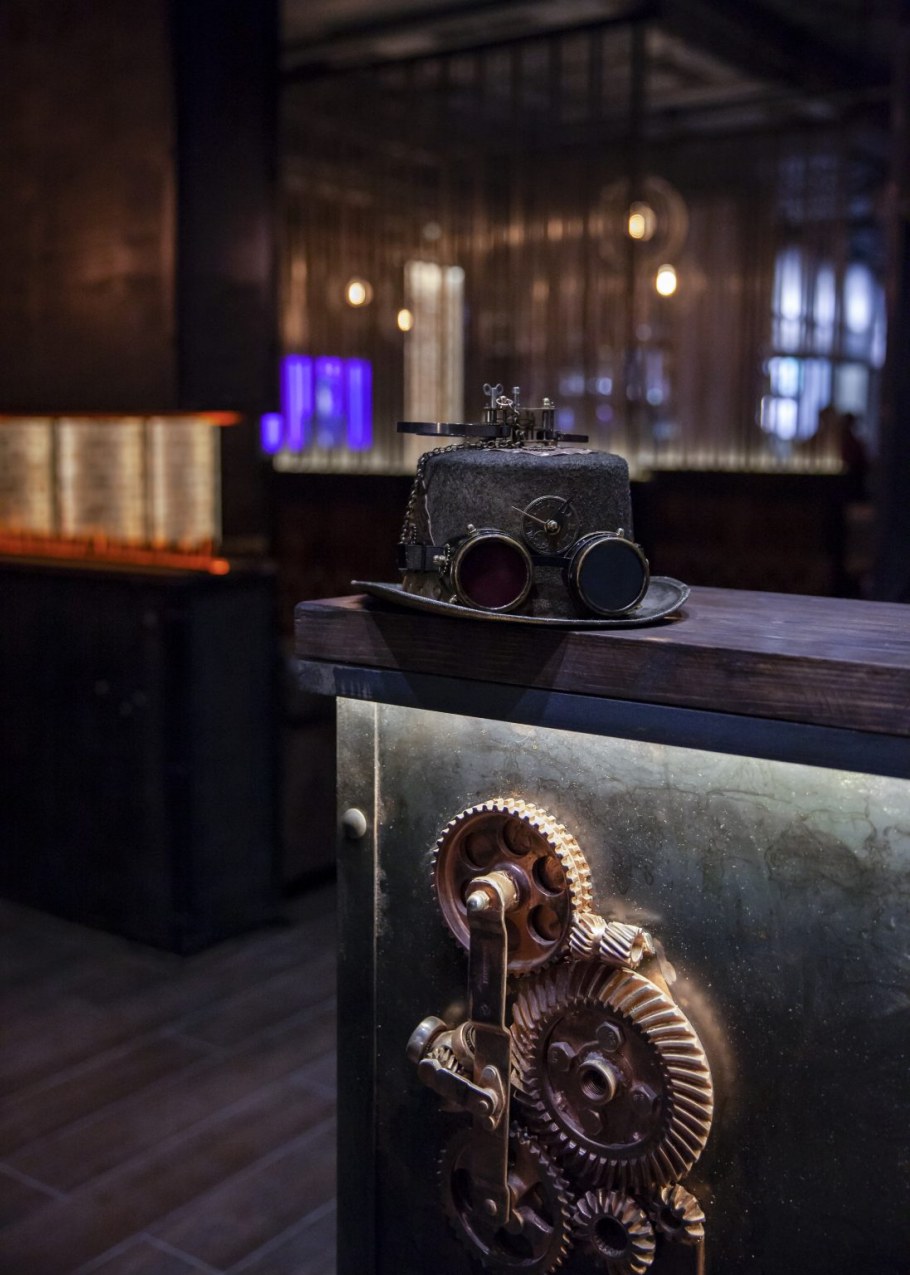 Полка из водопроводных труб