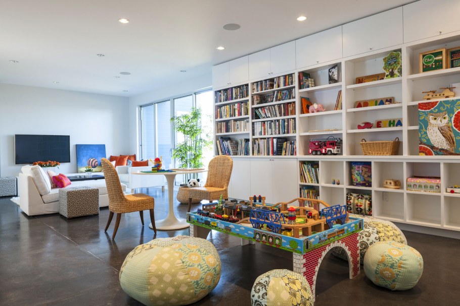 Игровая зона в гостиной