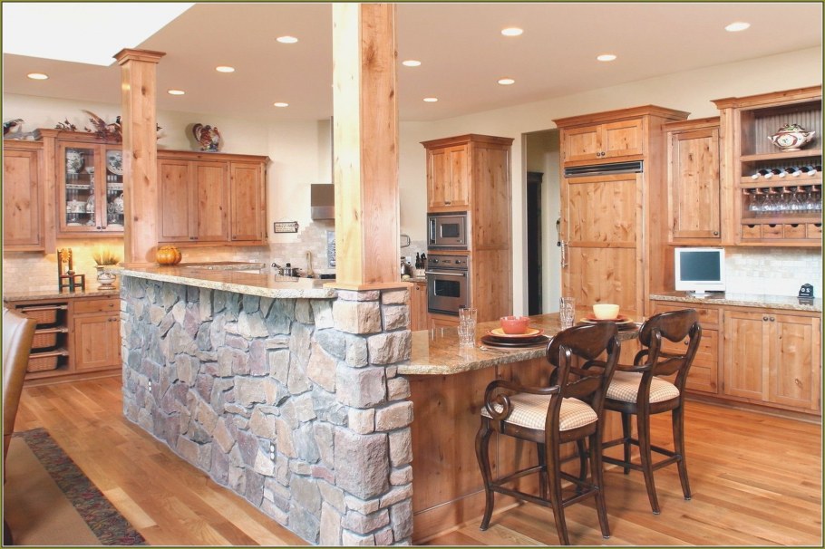 Отделка кухни натуральным камнем