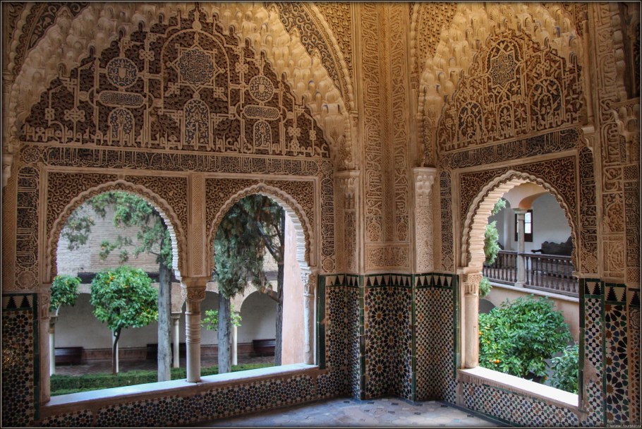 Храм Альгамбра внутри