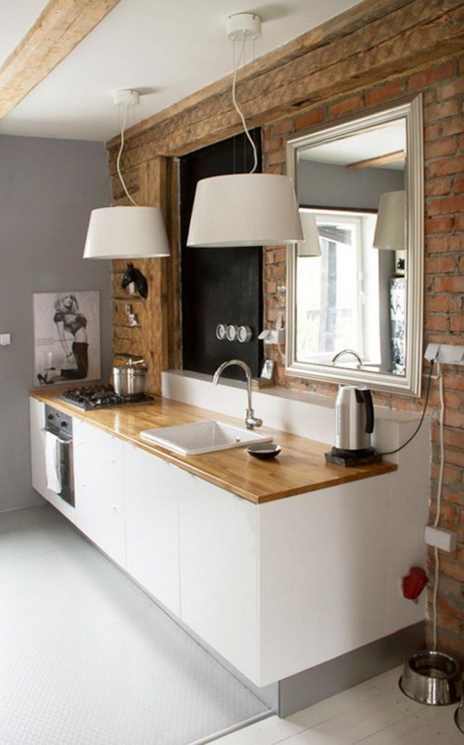 Зеркало на кухне лофт