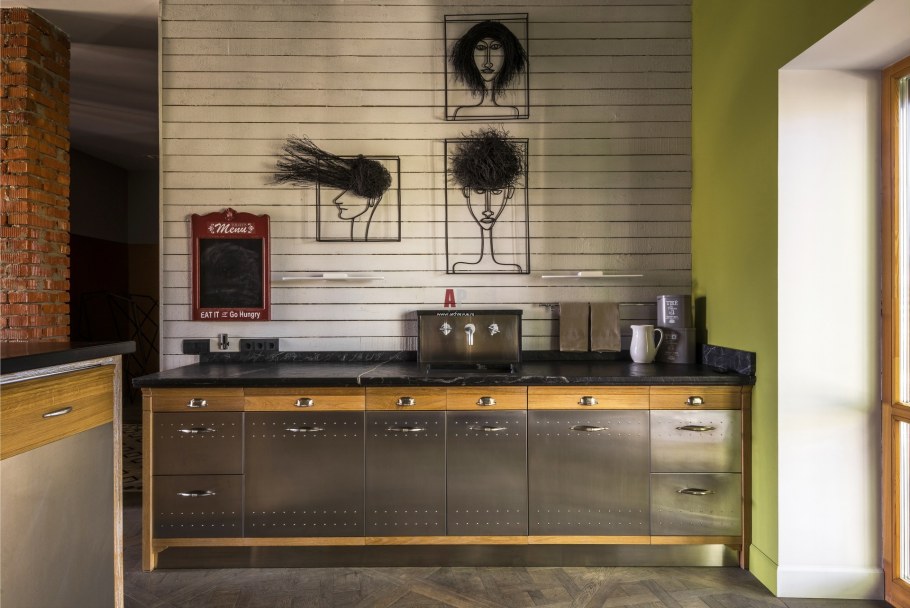 Металлическая кухня в стиле лофт